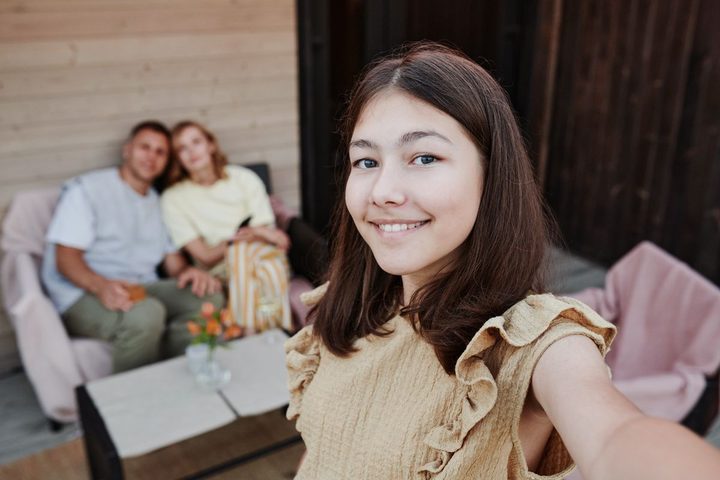 Familia compartiendo un momento juntos